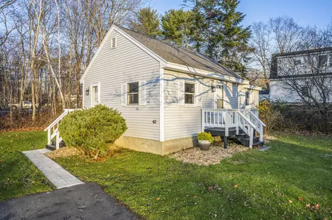 22 Pier Rd #A, Kennebunkport, ME 04046