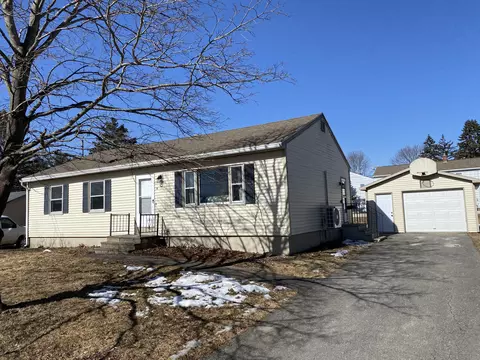 14 Yale St, Bangor, ME 04401