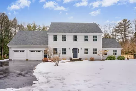 17 Abbey Ln, North Yarmouth, ME 04097