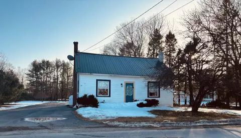 72 Lebanon Rd, Winterport, ME 04496