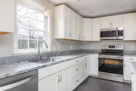 256 Fowler Rd, Cape Elizabeth, ME 04107