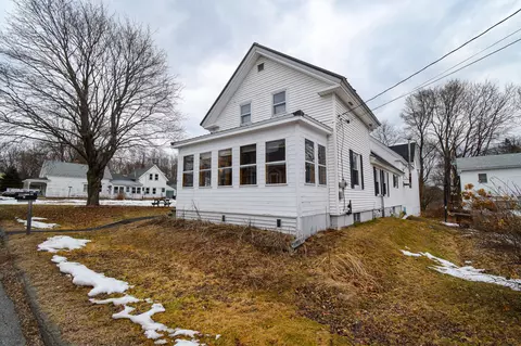 12 Lemon St, Veazie, ME 04401