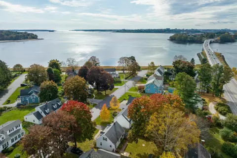 14 Just-a-mere Rd, Falmouth, ME 04105
