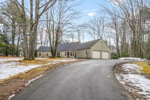 4 Woodhaven Dr, Kennebunk, ME 04043
