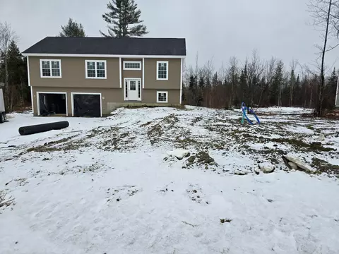 51 Lindsay Dr, Levant, ME 04456