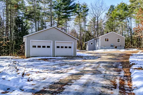 2 Tinker Ln, Cumberland, ME 04021