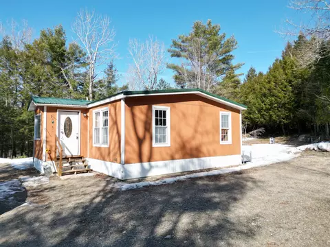 632 Main Rd, Burlington, ME 04417