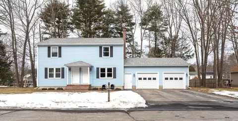 8 Country Ln, Brunswick, ME 04011