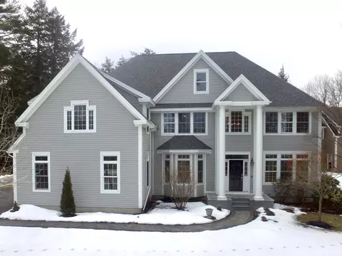 7 Bridle Path, Falmouth, ME 04105