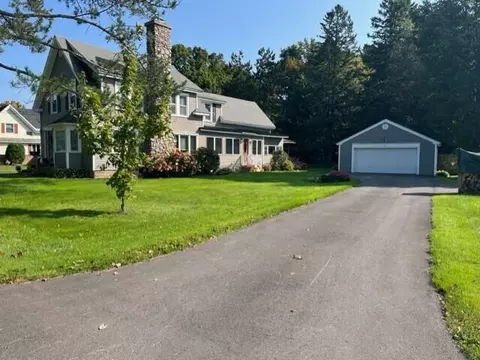 5 Elm St, Houlton, ME 04730