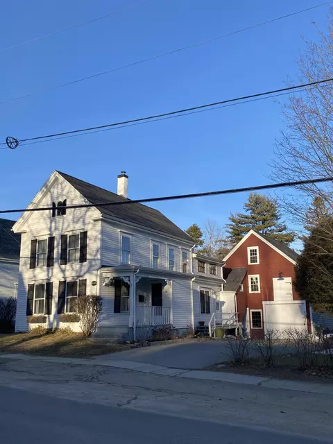 20 Knox St, Thomaston, ME 04861