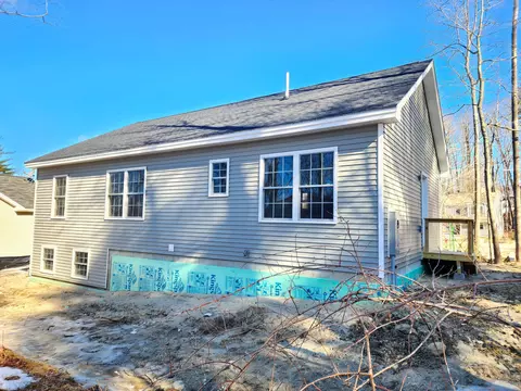 13 St James Pl, Lewiston, ME 04240