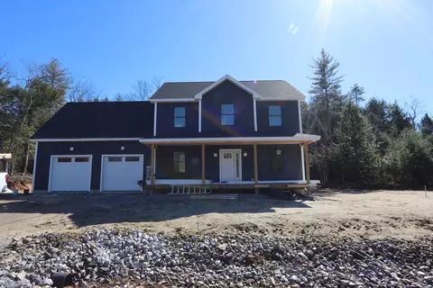 17 Commons Dr, Lewiston, ME 04240