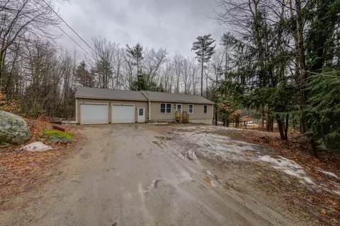 93 Railroad Ave, Springvale, ME 04083
