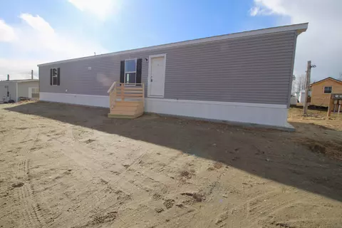 14 Winter Dr, Farmingdale, ME 04344
