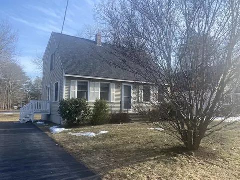 4 Hemlock Dr, Saco, ME 04072