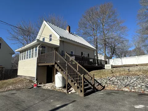 83 Parker St, Bangor, ME 04401