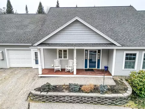 12 Whaleboat Ln #12, Cumberland, ME 04110