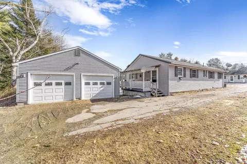 25 Roberta St, Farmingdale, ME 04344