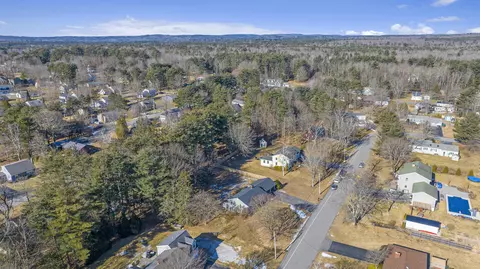 15 Hedgerow Dr, Cumberland, ME 04021