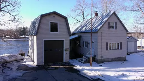 26 Pleasant Dr, Benton, ME 04901