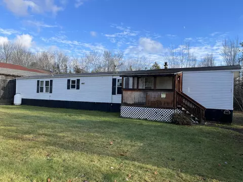 8 Rabbit Town Rd, Franklin, ME 04634