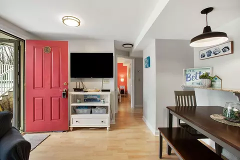 272 Mills Rd #2B, Kennebunkport, ME 04046