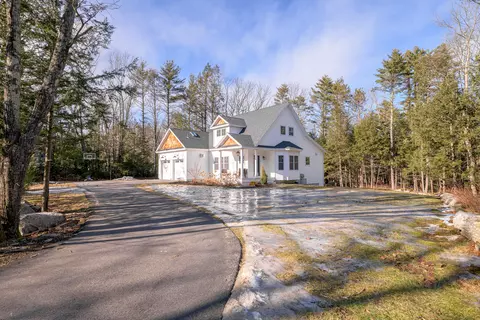 7 Pebble Way, Falmouth, ME 04105
