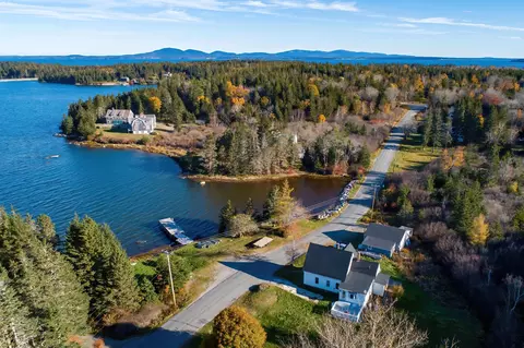 323 Atlantic Rd, Swans Island, ME 04685