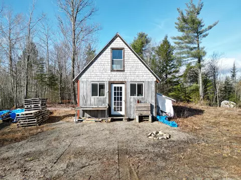 90 Spaulding Ln, Lee, ME 04455
