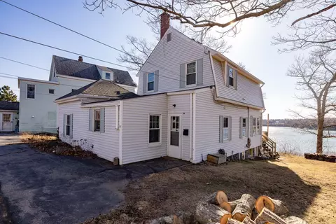 11 Oak Ter, Kittery, ME 03904