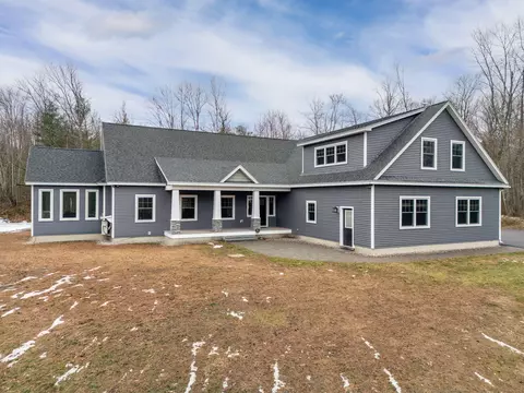 40 Garfield Rd, Minot, ME 04258