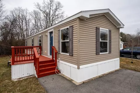 17 Blackberry Pl, Kittery, ME 03904