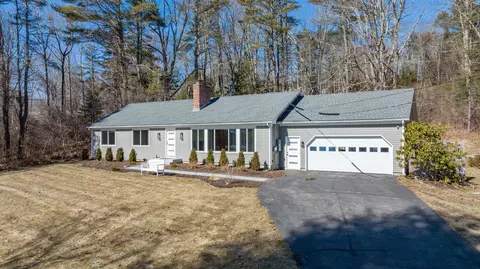 8 Ledge Rd, Cumberland, ME 04110