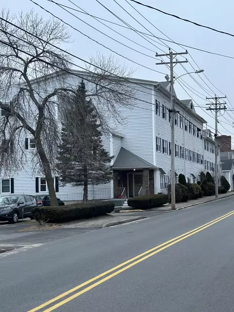 17 Water St #11, Kennebunk, ME 04043