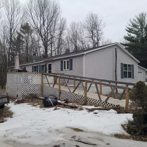 24 W View Ln, Oxford, ME 04270