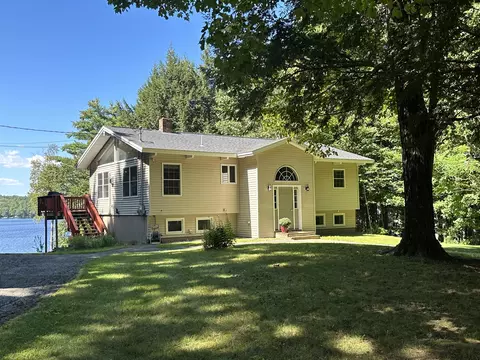37 Gardenia Ln, Sidney, ME 04330