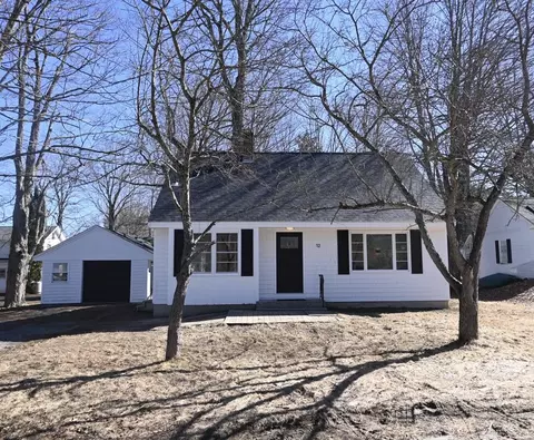12 Whitney St, Farmingdale, ME 04344