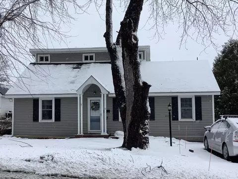 8 Hillside St, Presque Isle, ME 04769