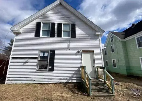 8 Merrill Ave, Lisbon, ME 04250