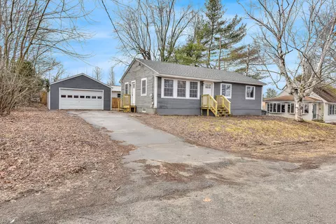 6 Roy St, Winslow, ME 04901