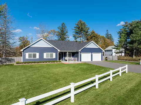 3 Clam Cove Dr, Rockport, ME 04856