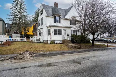 28 Riverside St, Lewiston, ME 04240