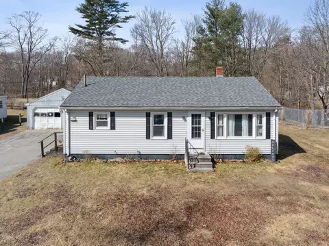 30 Pleasant St, Lisbon, ME 04252