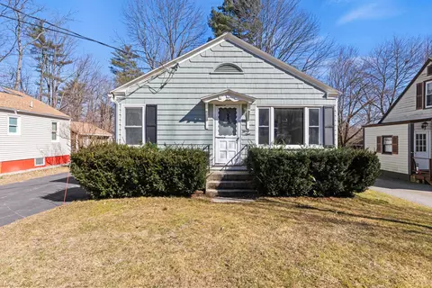 39 Elmwood Ave, Westbrook, ME 04092