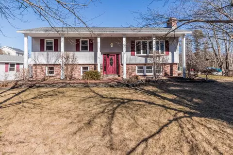 58 Maplewood Dr, Gorham, ME 04038