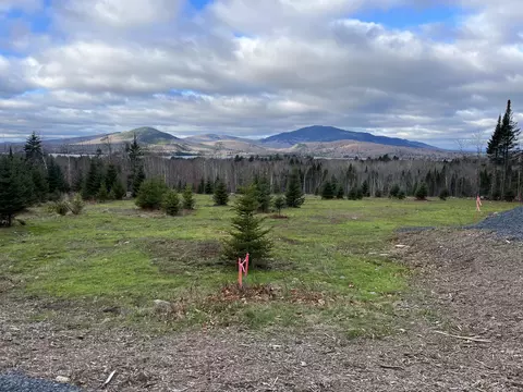 7 Doe Run S, Greenville, ME 04441