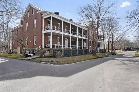 40 Mckinley Ct, Portland, ME 04109