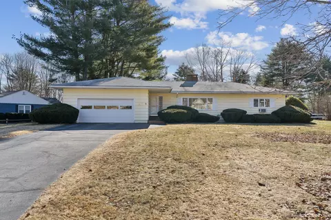 60 Hampton Ave, Auburn, ME 04210