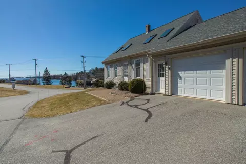 20 Village Ct #40, Boothbay Harbor, ME 04538